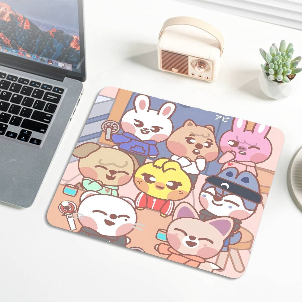 Kpop Stray--kids S-skzoo Cool  - Desk Setup Kpop のレビューと価格
