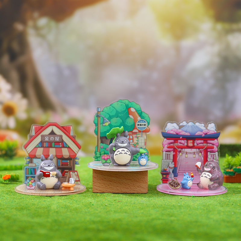 Hayao Miyazaki Whispering Vall - Desk Setup Design のレビューと価格