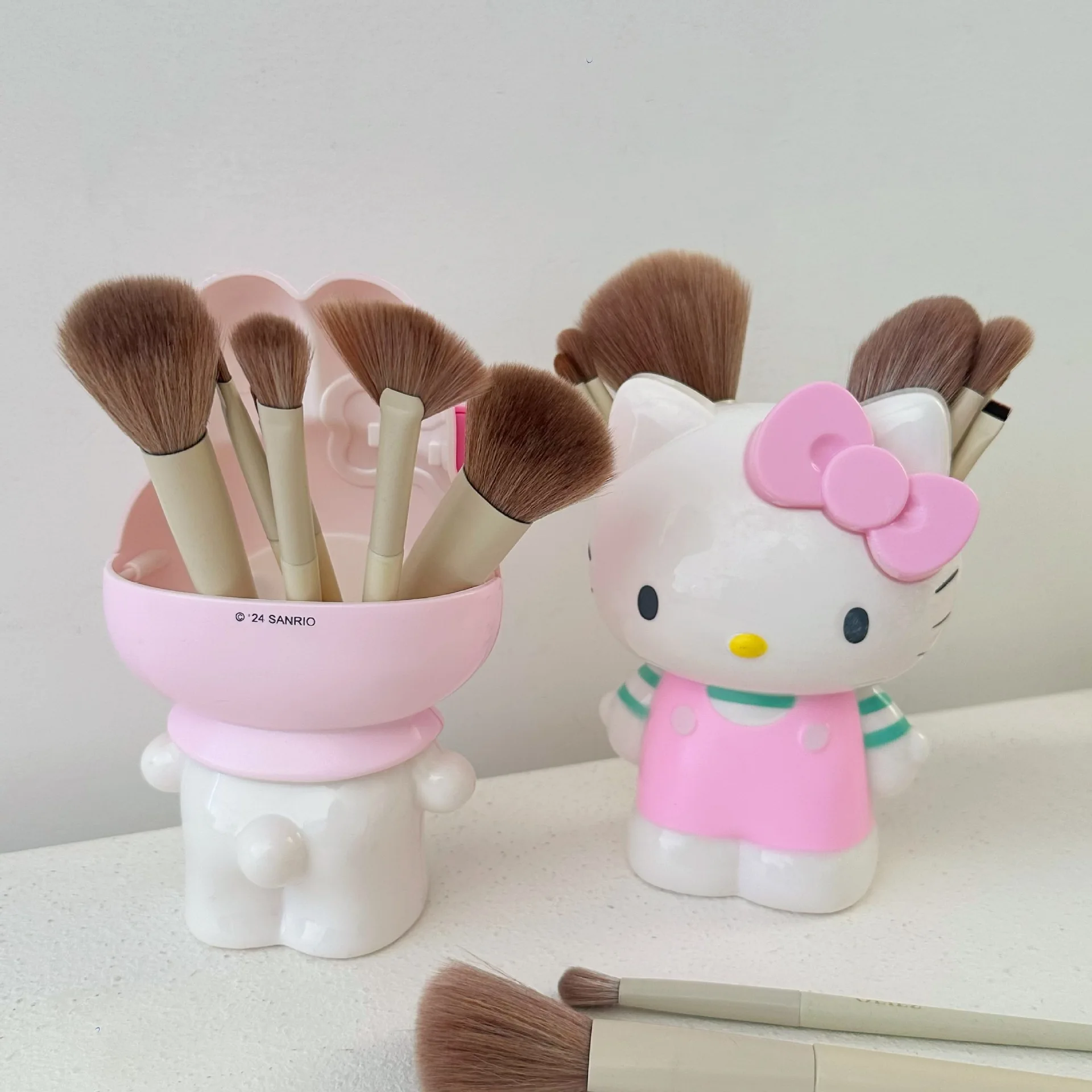 My Melody Hello Kitty Makeup B - Desk Setup Room のレビューと価格